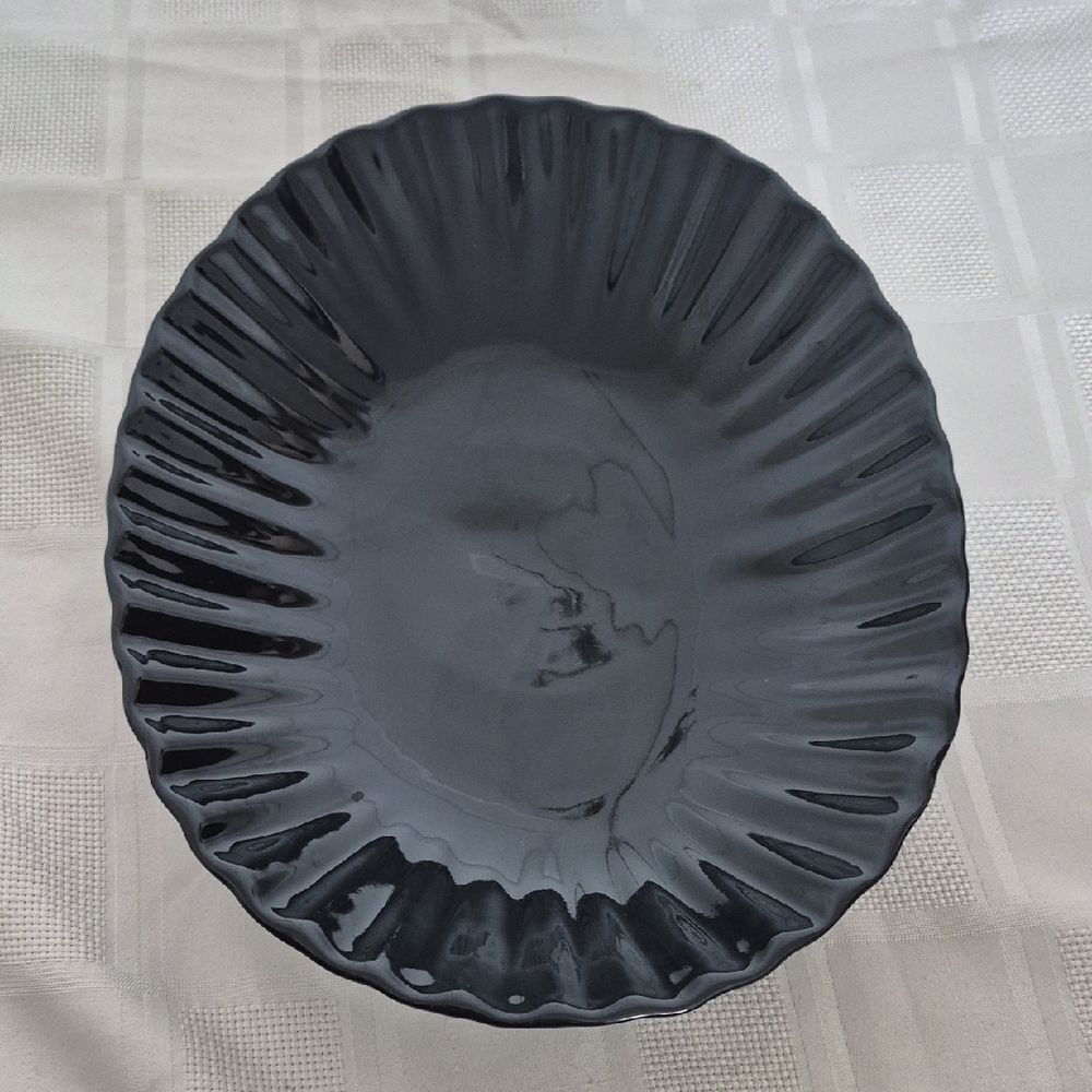 Elegant Black Serveware Bowl - Picture 12 of 16